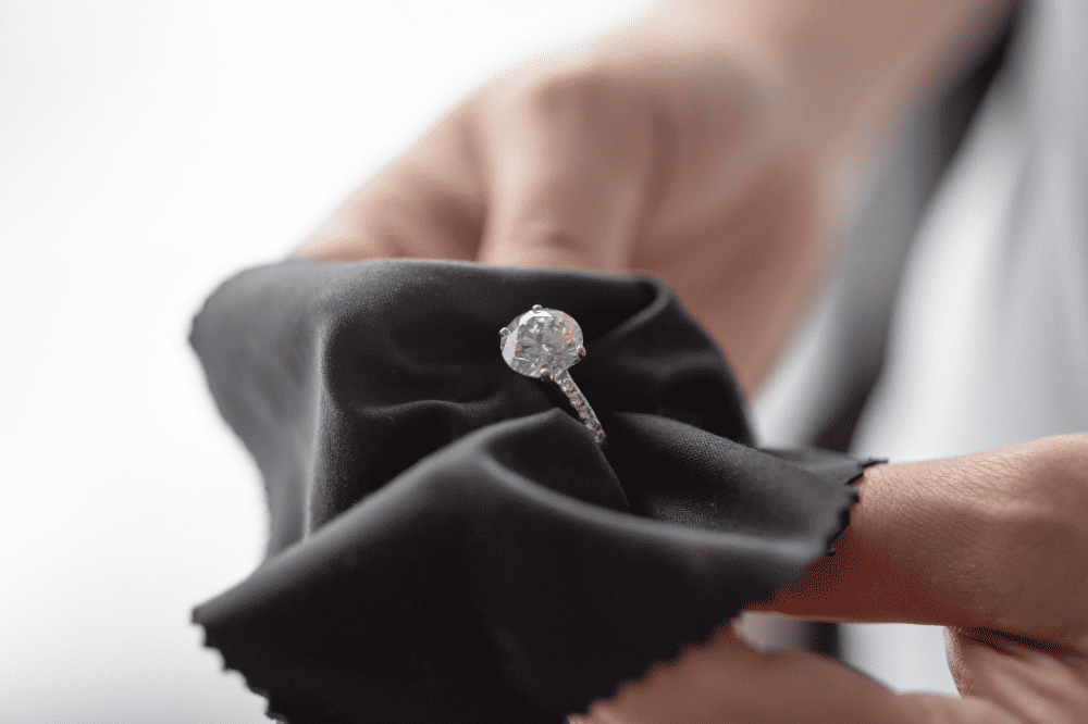 Ring presented for a personalised consultation