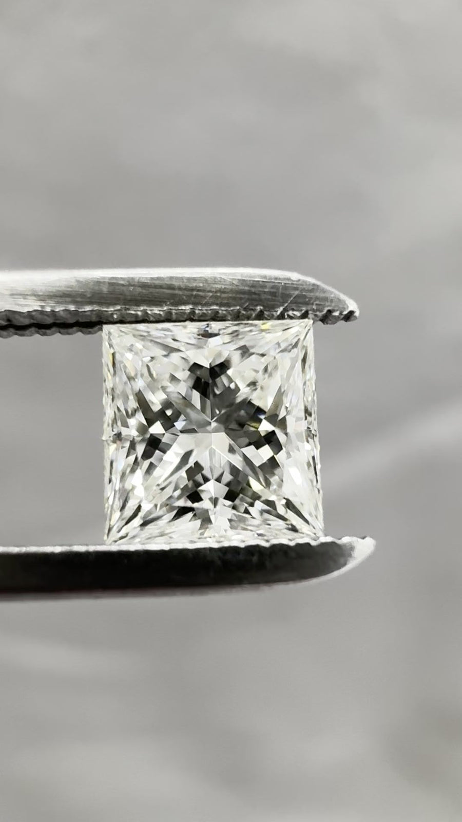 Princess Natural Diamond 0.63ct I VVS1