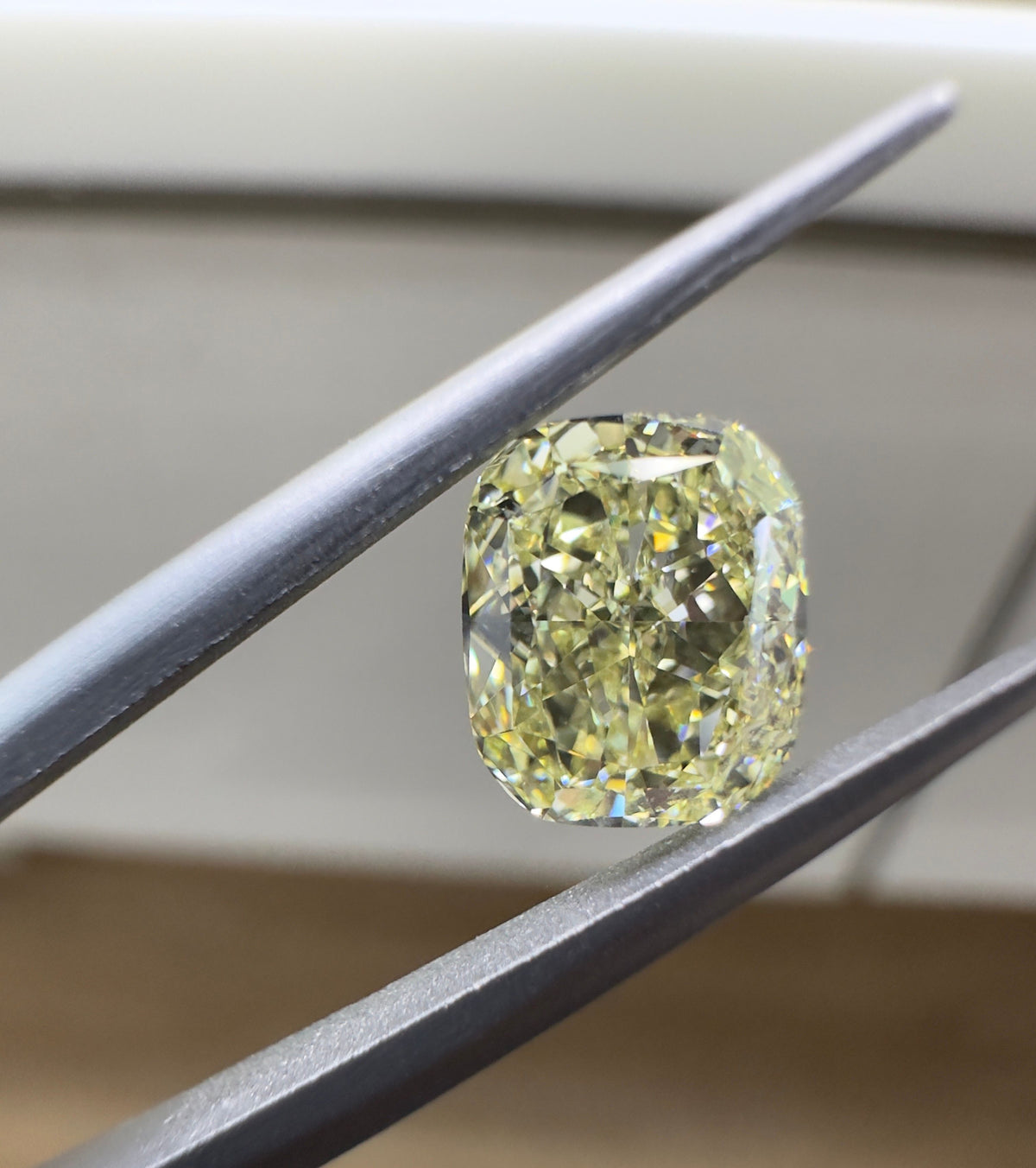 Cushion Fancy Light Yellow Natural Diamond 1.76ct VVS1 loose diamond