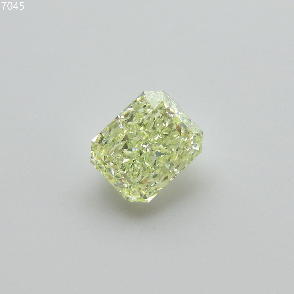 Radiant Fancy Light Green Natural Diamond 1.52ct VS1 loose diamond