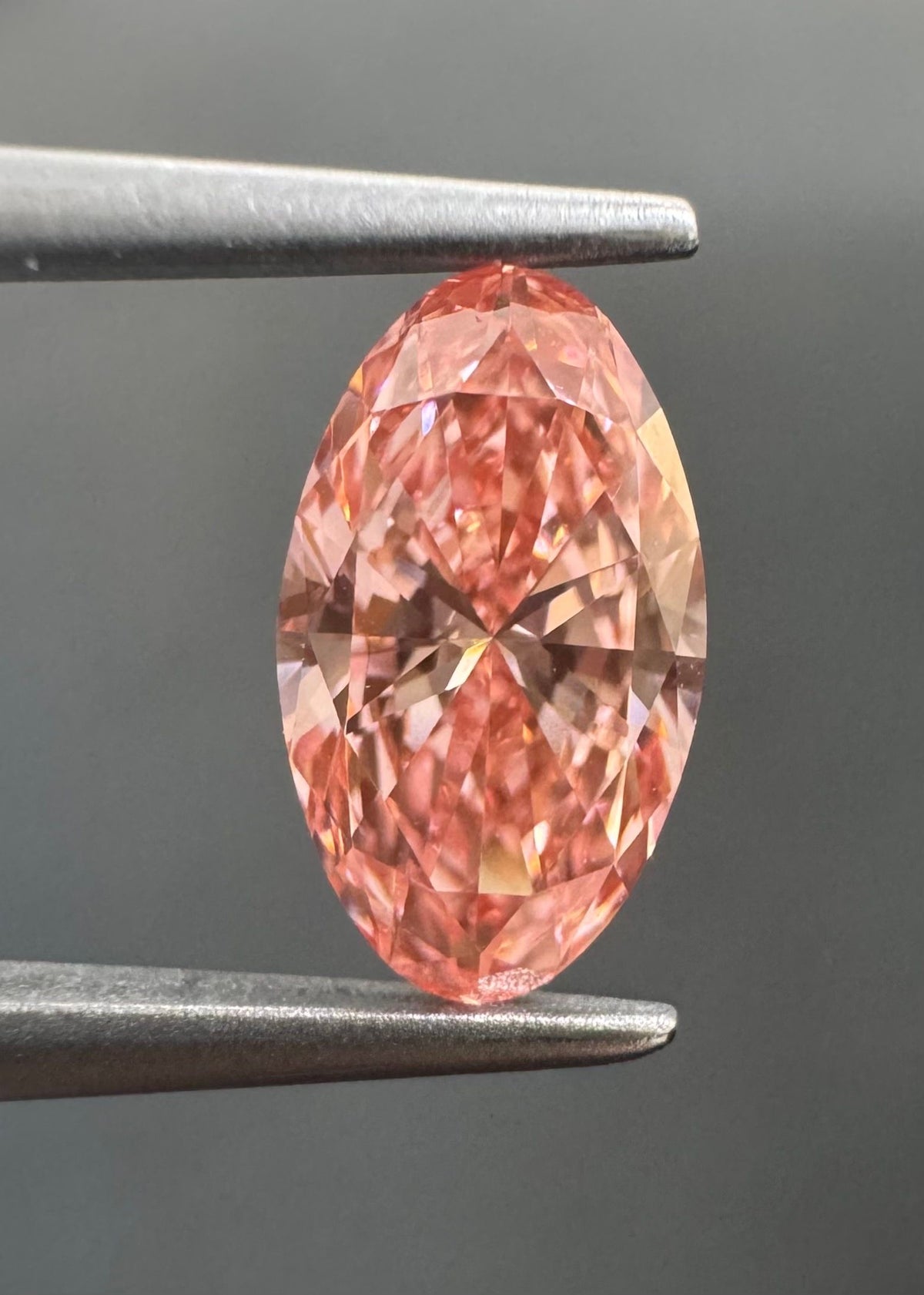 Oval Fancy Vivid Pink Natural Diamond 1.09ct VVS2 loose diamond