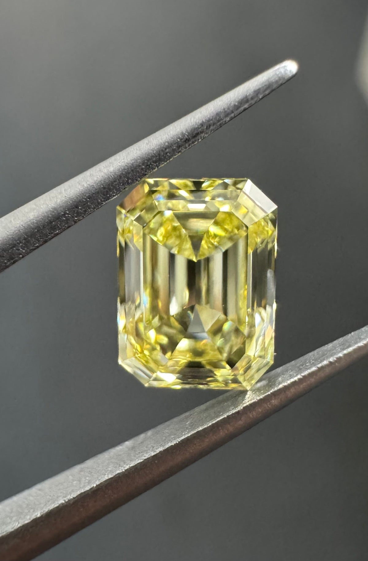Emerald Fancy Intense Yellow Natural Diamond 1.05ct VVS1 loose diamond