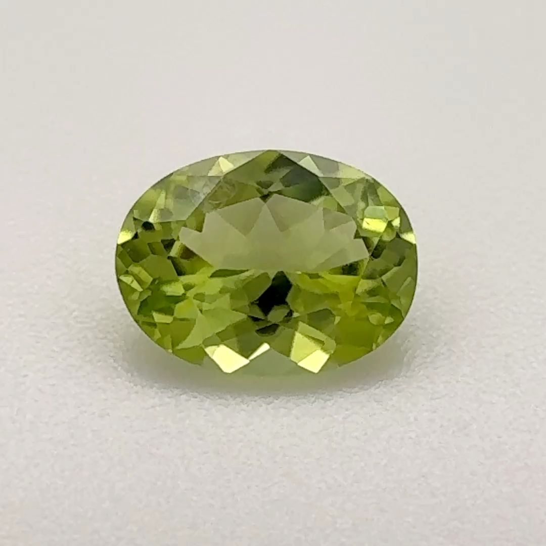 Oval Green Peridot 0.8ct loose gemstone