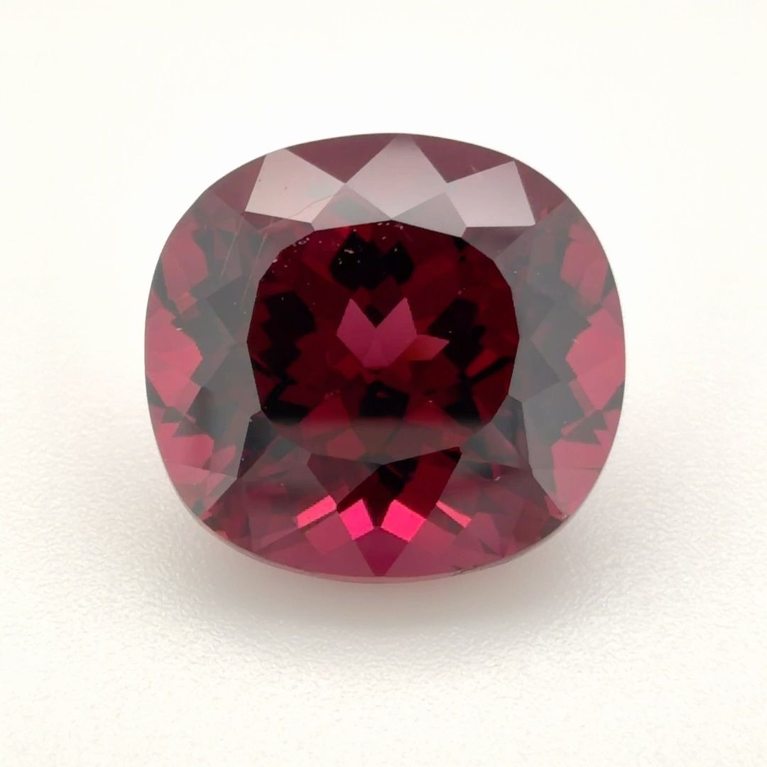Cushion Red Garnet 5.46ct loose gemstone