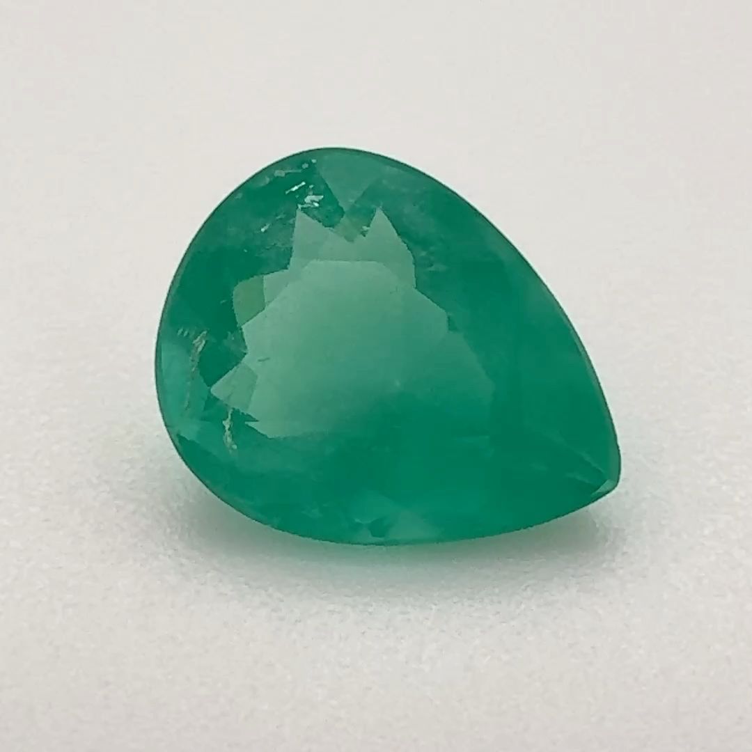 Pear Green Emerald 1.5ct loose gemstone