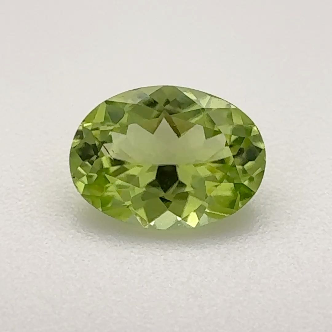 Oval Green Peridot 0.935ct loose gemstone