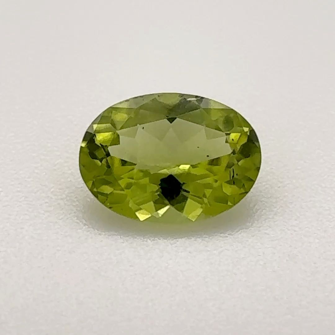 Oval Green Peridot 0.725ct loose gemstone