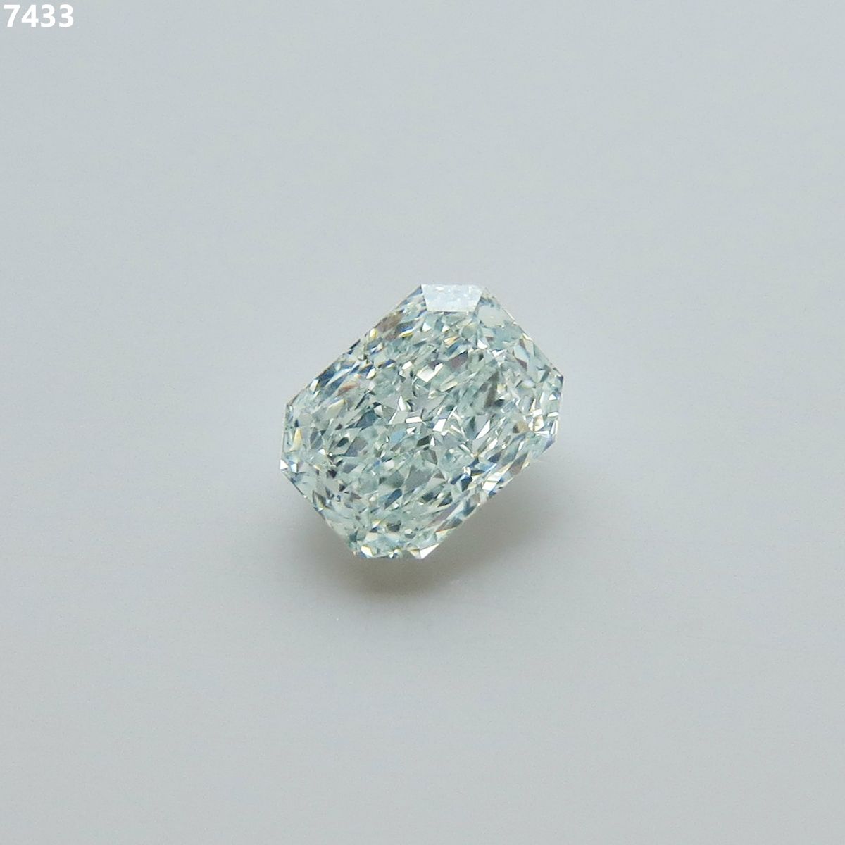 Radiant Fancy Light Green Natural Diamond 1.01ct VS1 loose diamond