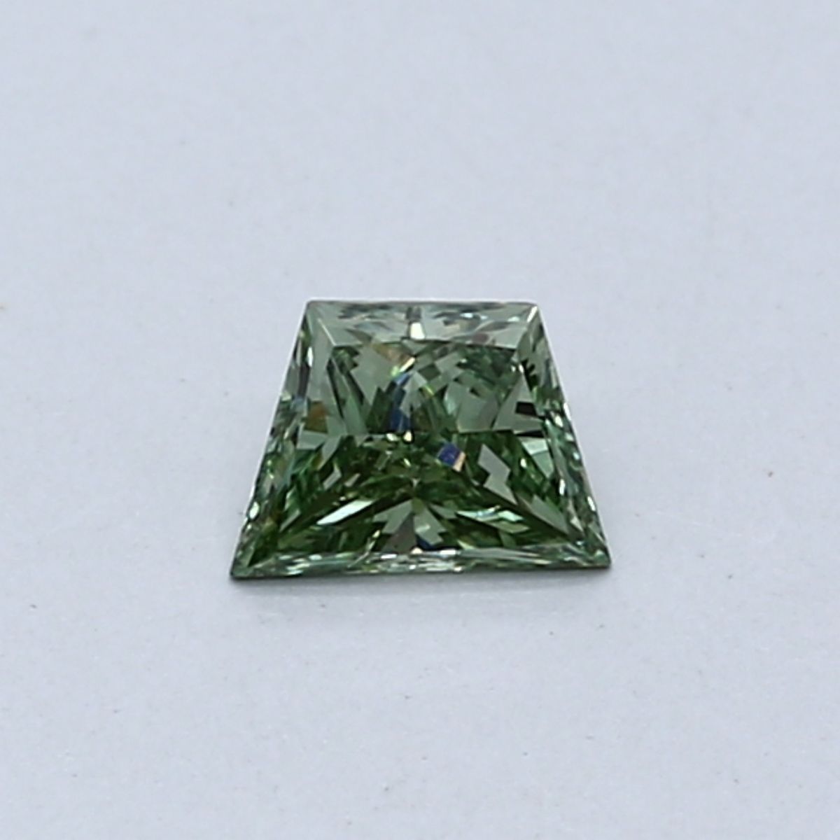 Trapezoid Fancy Vivid Green Lab-grown Diamond 0.26ct VS1 loose diamond