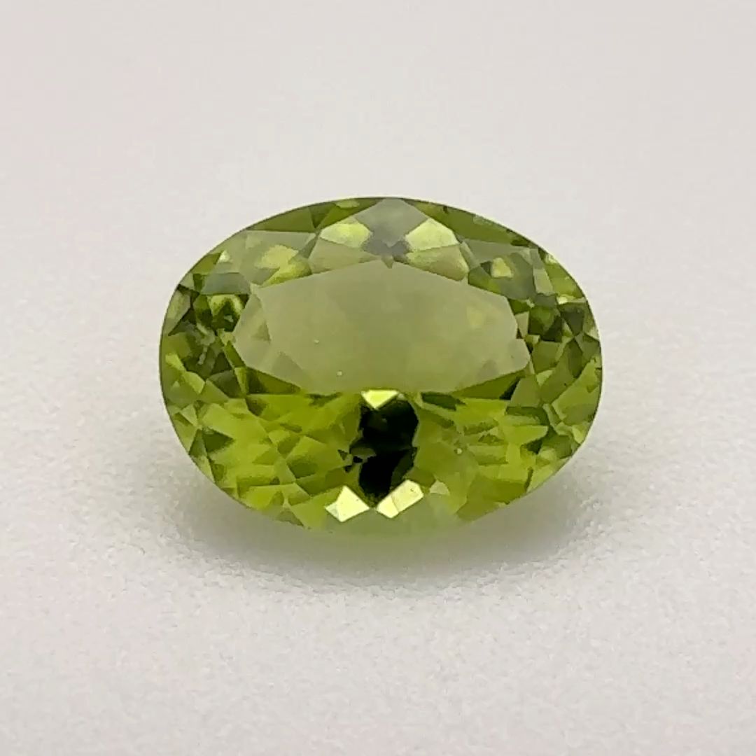 Oval Green Peridot 1.035ct loose gemstone