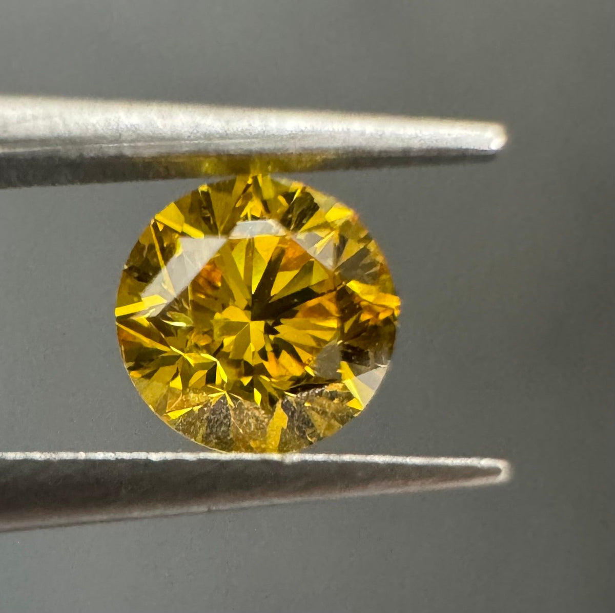 Round Fancy Vivid Orangey Yellow Natural Diamond 0.21ct SI1 loose diamond
