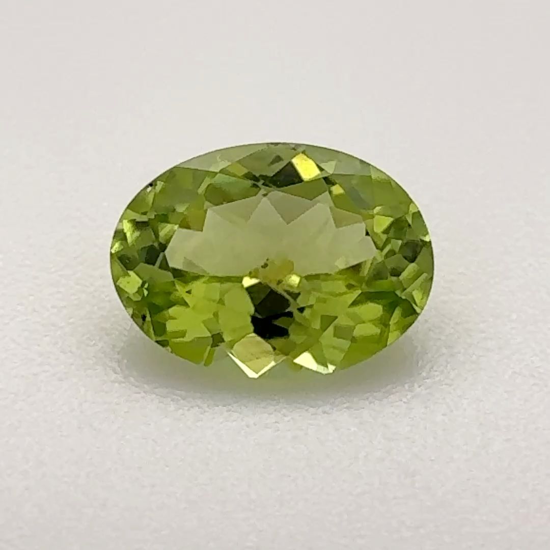 Oval Green Peridot 0.895ct loose gemstone