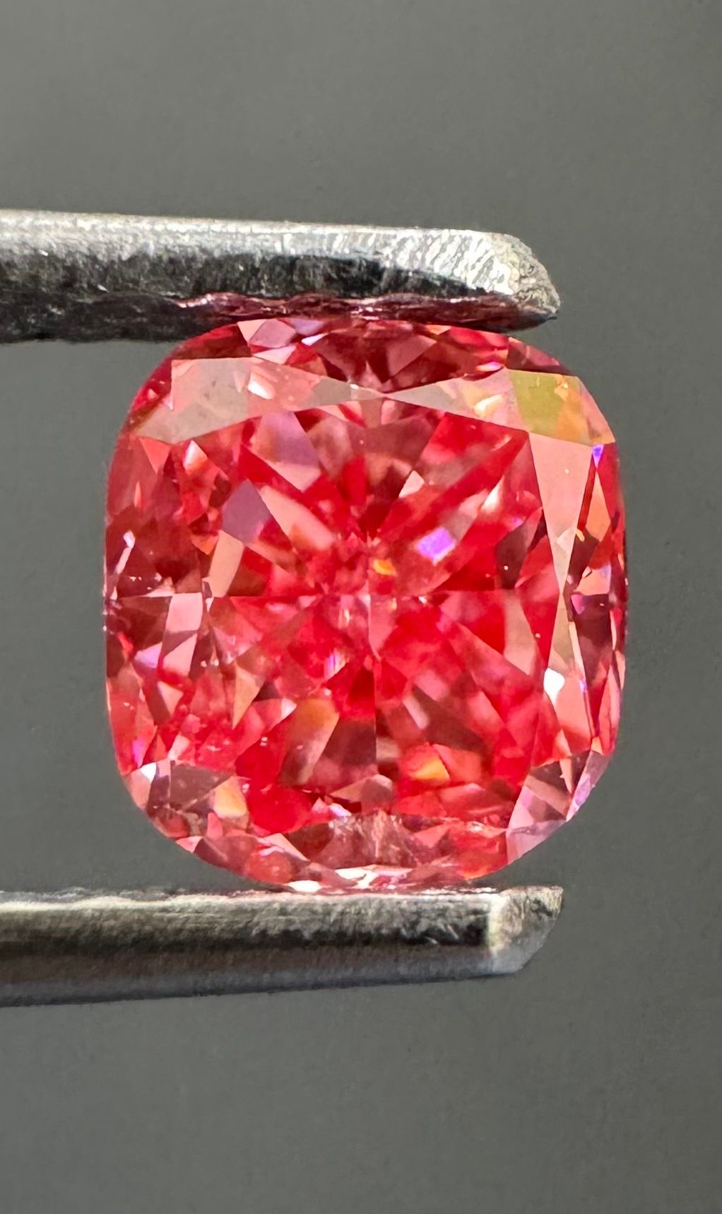 Cushion Fancy Vivid Purplish Pink Natural Diamond 0.7ct VVS2 loose diamond