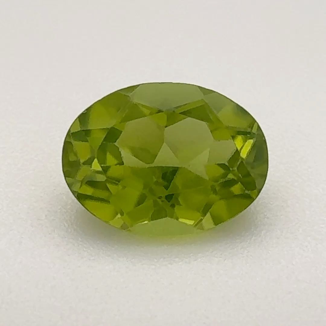 Oval Green Peridot 1.535ct loose gemstone