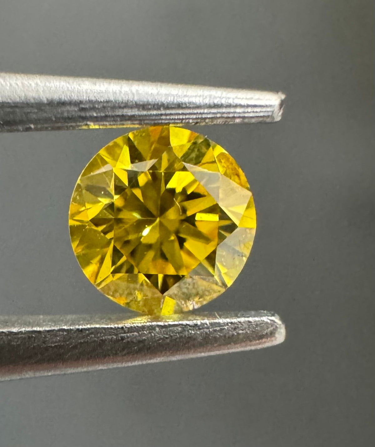 Round Fancy Vivid Yellow Natural Diamond 0.2ct SI2 loose diamond