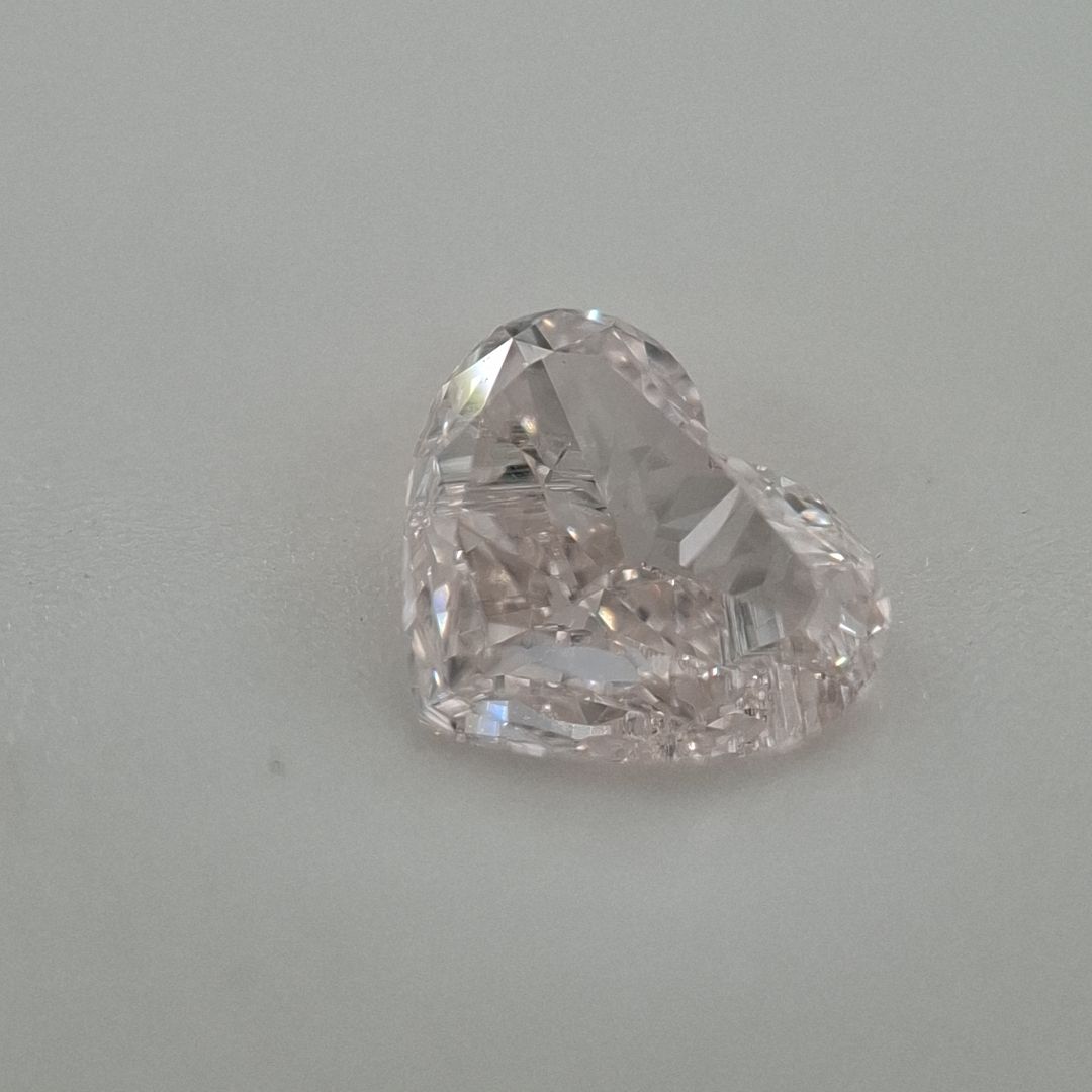 Heart Fancy Light Pink Natural Diamond 0.52ct VVS2 loose diamond
