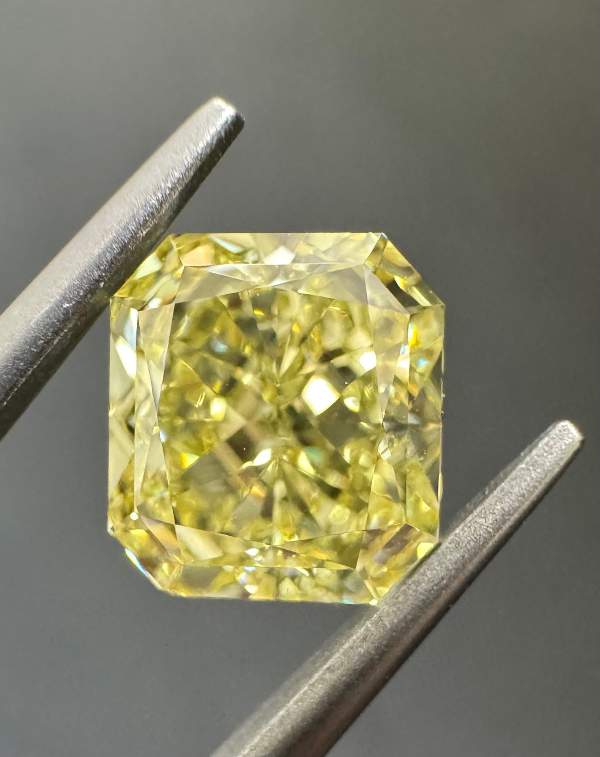 Radiant Fancy Yellow Natural Diamond 2.01ct VVS2 loose diamond