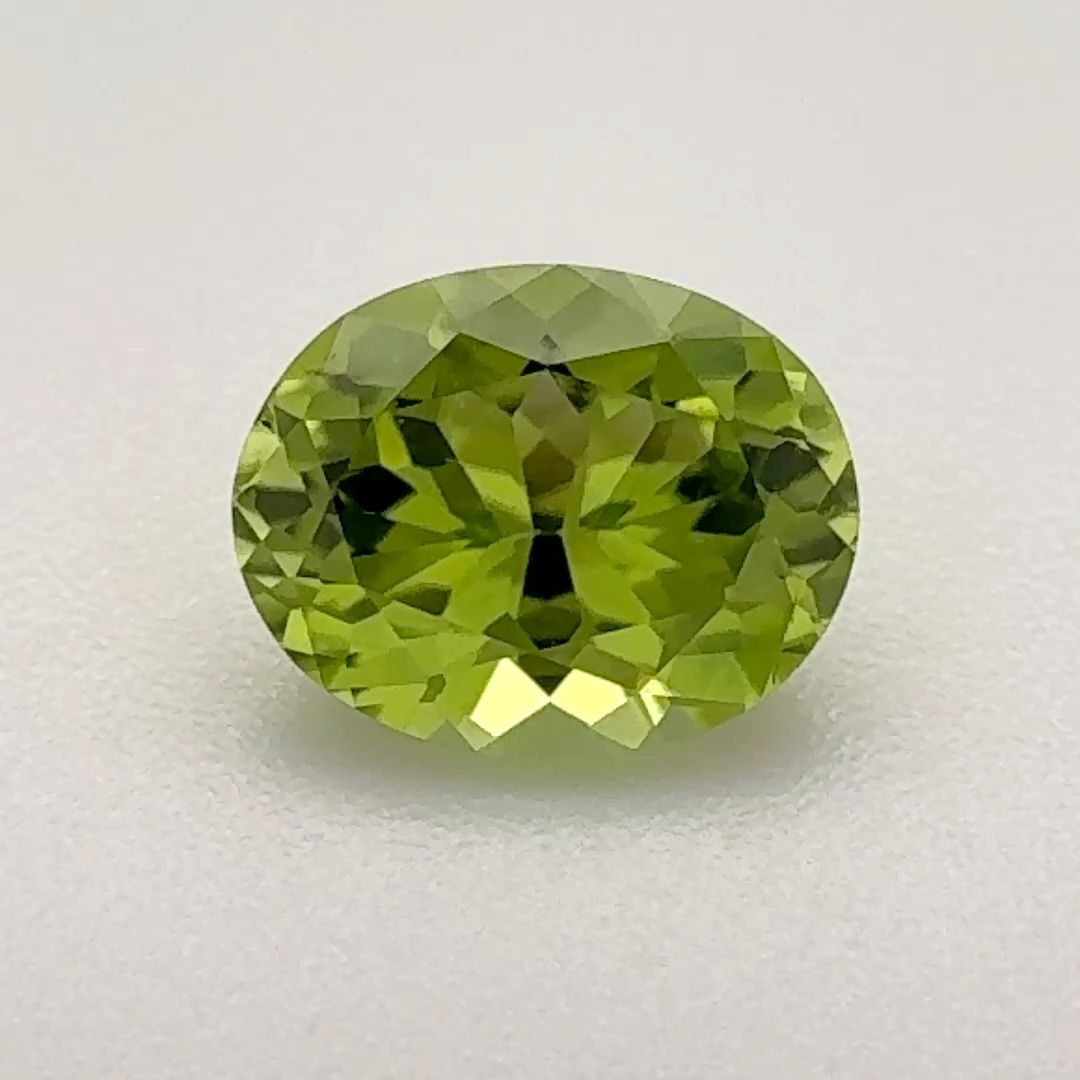 Oval Green Peridot 1.115ct loose gemstone