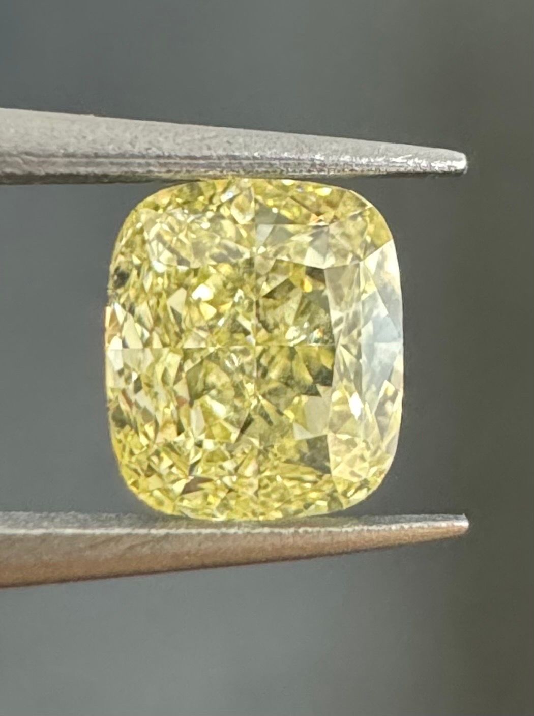 Cushion Fancy Light Yellow Natural Diamond 1.11ct VS1 loose diamond