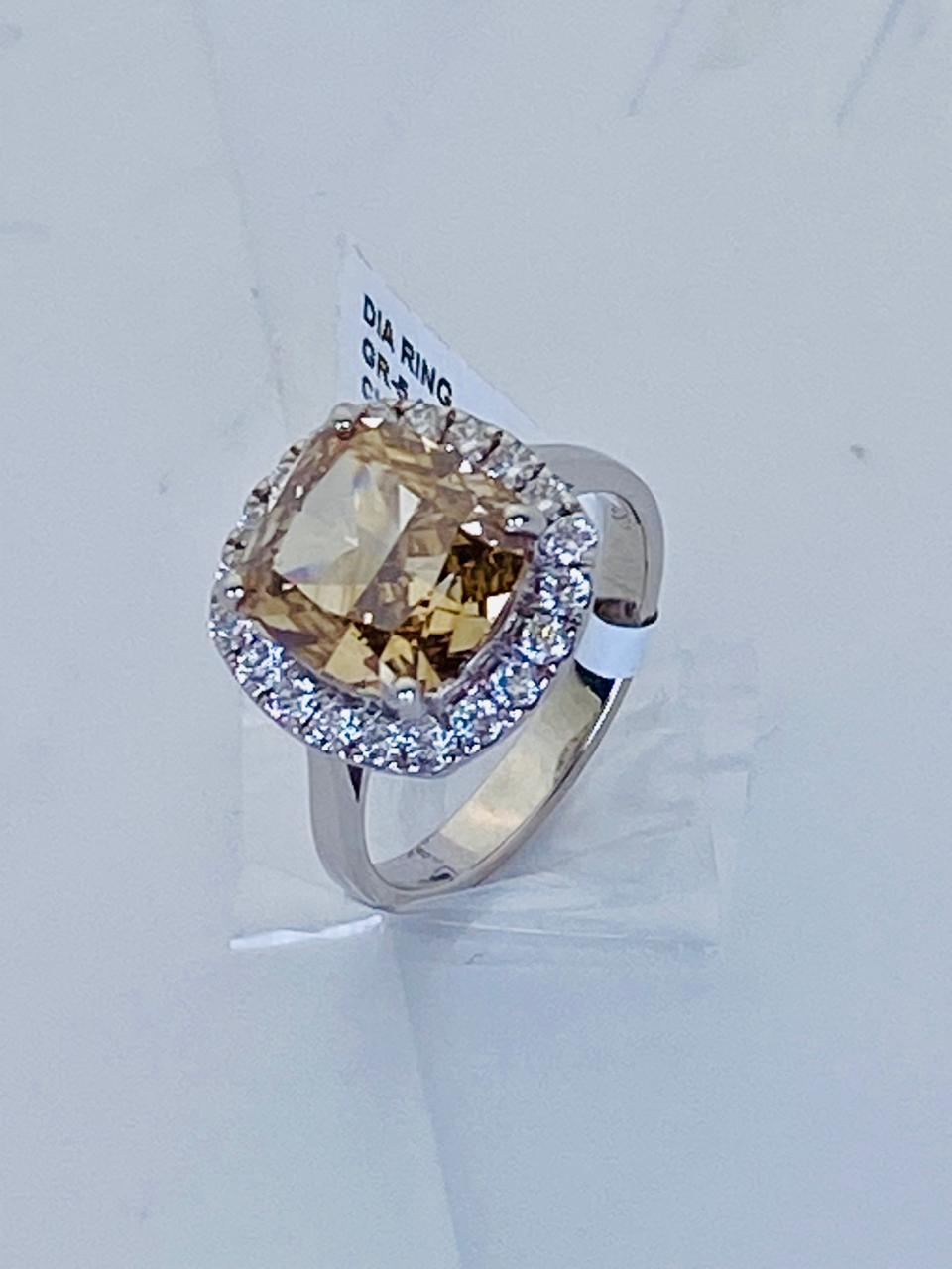 Cushion Faint Champagne Natural Diamond 5.08ct VS2 loose diamond