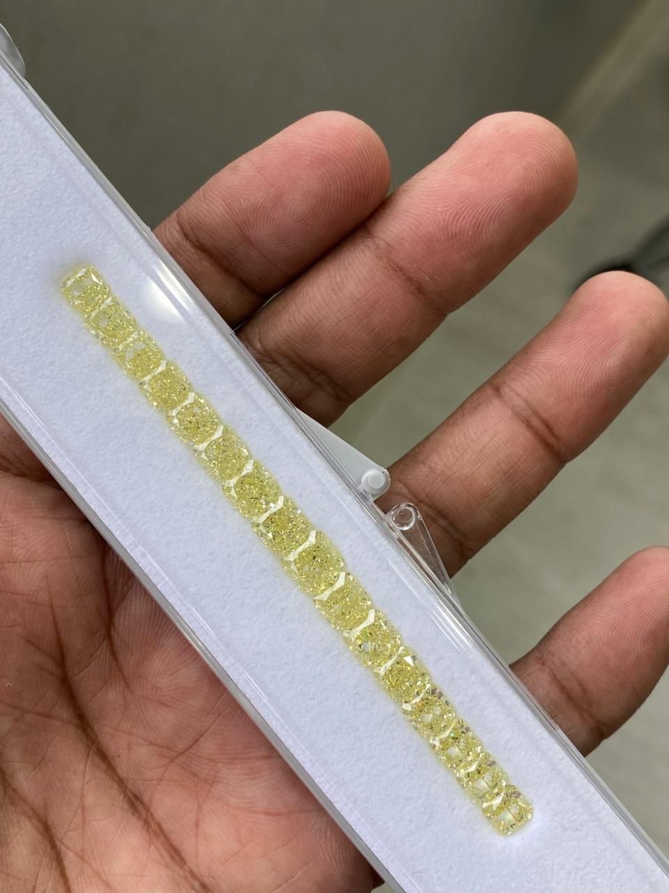 Square Radiant Fancy Light Yellow Natural Diamond 1ct VS1 loose diamond