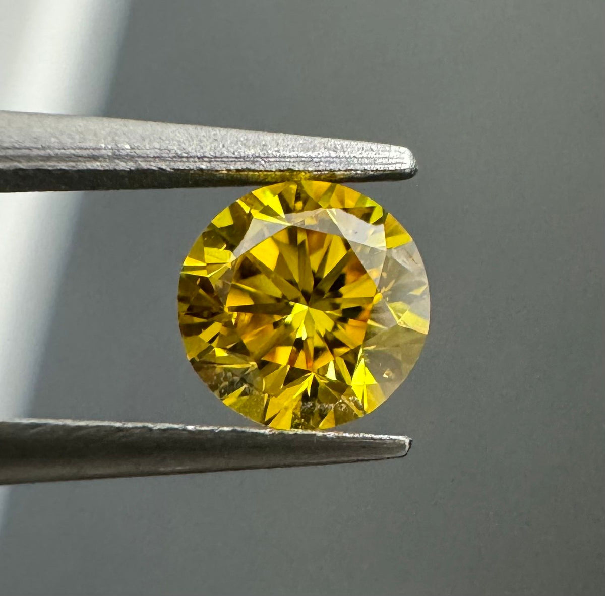 Round Fancy Vivid Orangey Yellow Natural Diamond 0.19ct SI1 loose diamond