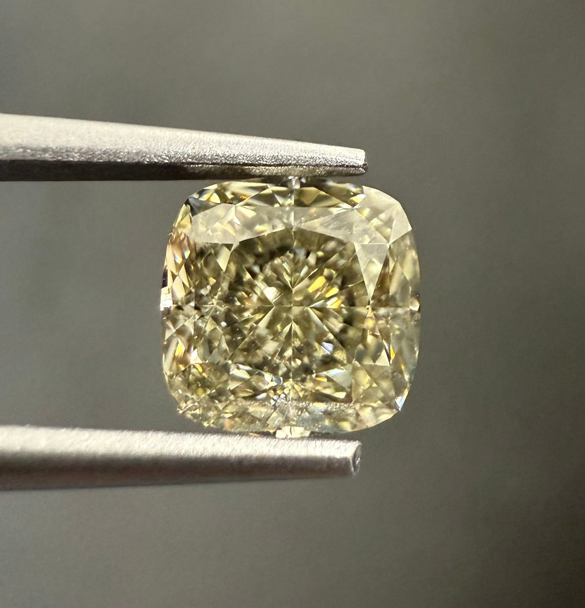 Cushion Fancy Greenish Yellow Gray Natural Diamond 1.02ct VVS2 loose diamond