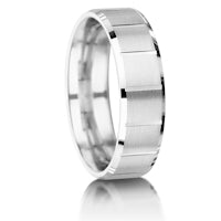 Matt Centre with Boxed Bevelled Edges finish on a Platinum band